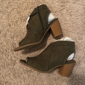 NIB Peep toe suede bootie - Olive